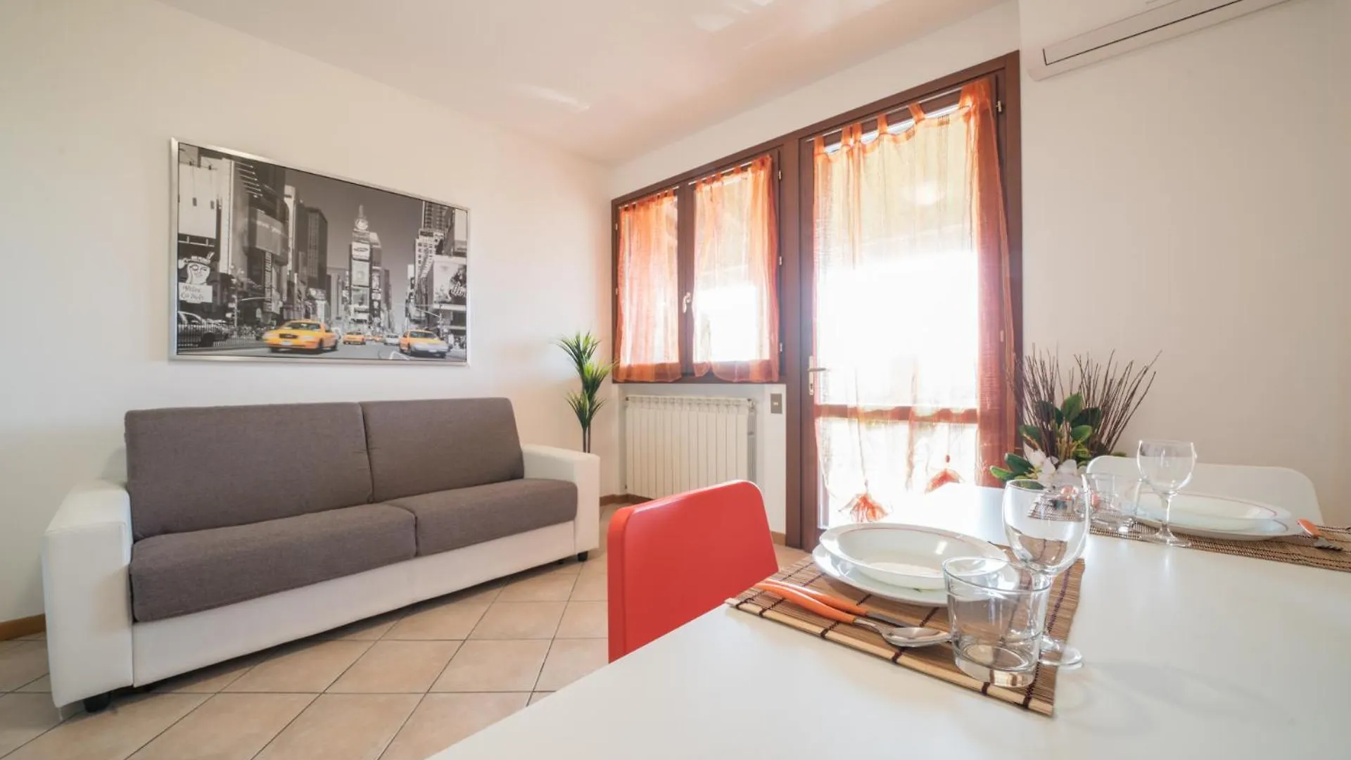 Apartmán Gardappartamenti - Cascinale With Terrace Desenzano del Garda Itálie